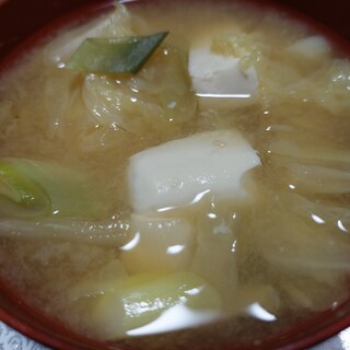 キャベツ 豆腐 ねぎの味噌汁